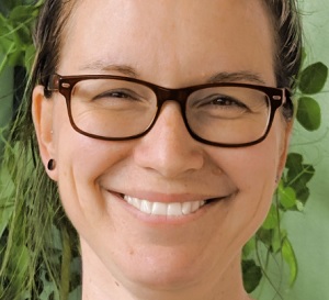 Frau Stefanie Pommer